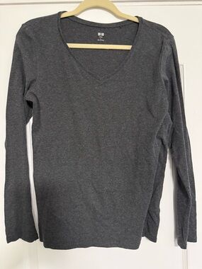 UNIQLO Women's Dark Gray V-Neck Long Sleeve Tee
